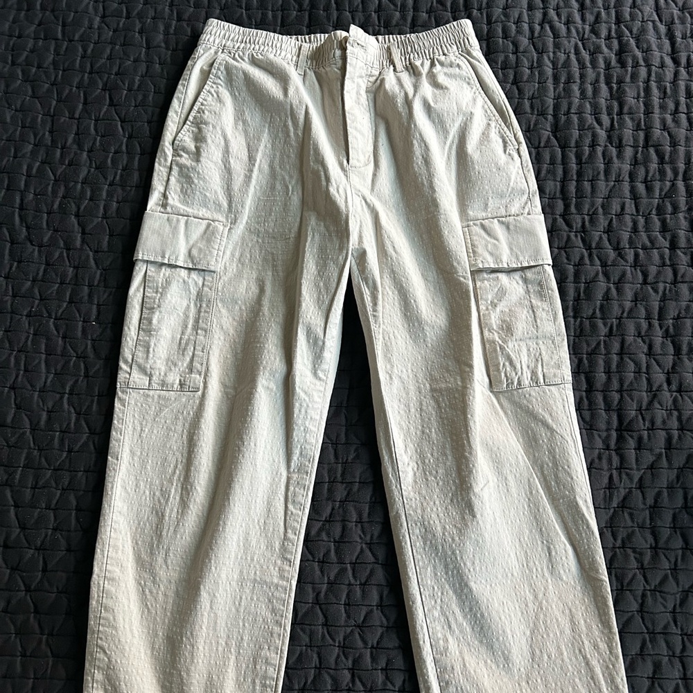 Off white rip stop cargo pants from Gap in size small